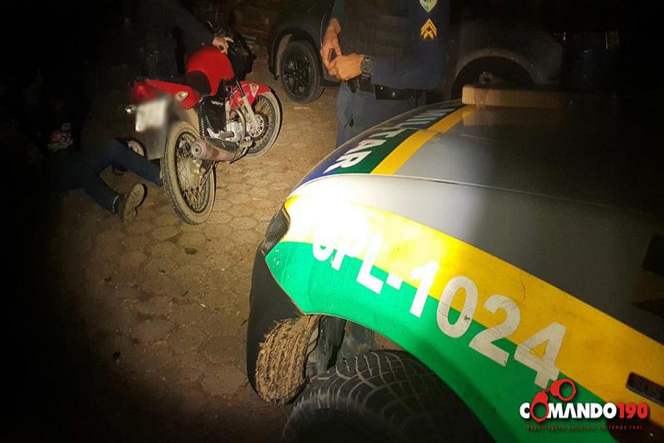 Homem é preso com 2 tabletes de maconha e mais de R$ 1 mil reais 