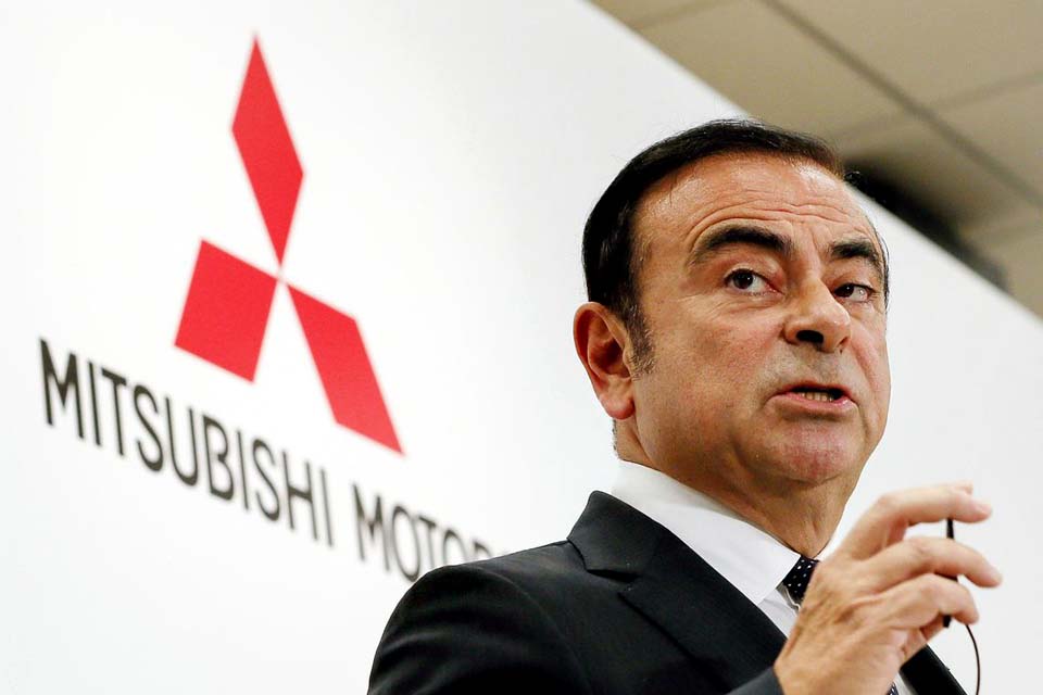 Jornal turco diz que Ghosn fugiu em caixa de equipamento de som