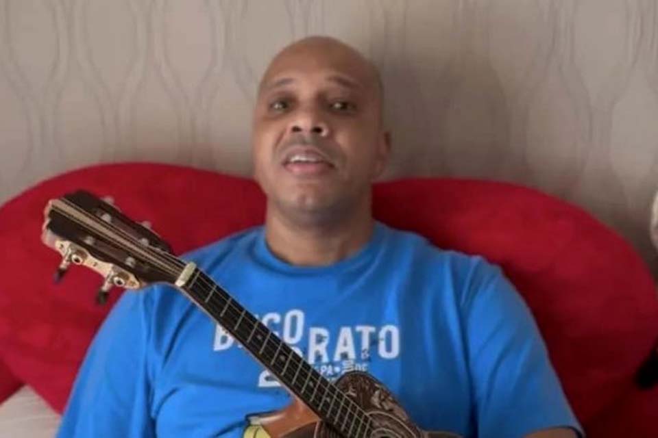 Vocalista do Molejo deixa UTI mas permanece internado