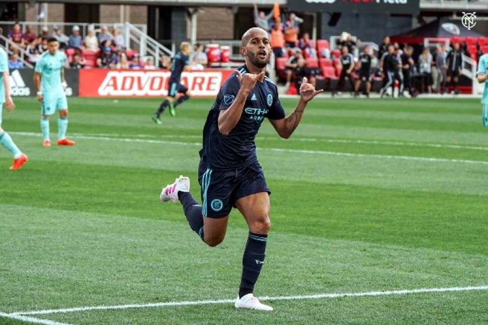 Nascido em Colorado, atacante é contratado por time dos EUA para substituir ídolo espanhol