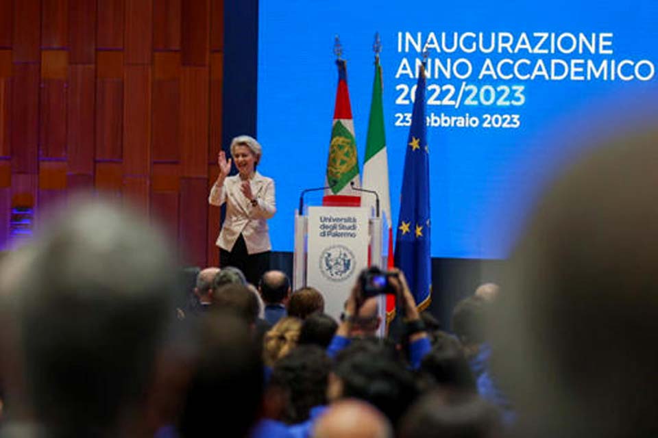 Von der Leyen, presidente da Comissão Europeia, discursa na Itália sobre migração e guerra