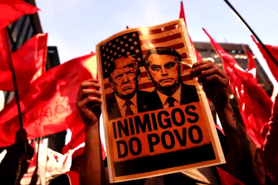 Ato na Avenida Paulista pede taxação de super-ricos e condena tarifaço