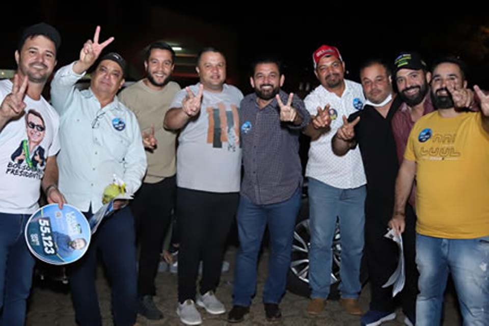 Em adesivaço deputado Laerte Gomes comemora engajamento de apoiadores de Ouro Preto do Oeste