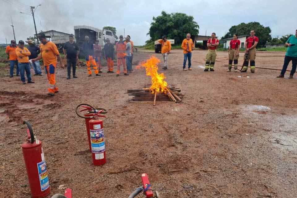 Servidores do DER recebem capacitação para utilização de extintores de incêndios