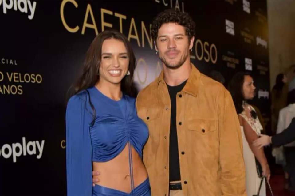 Rafa Kalimann e José Loreto assumem relacionamento em evento