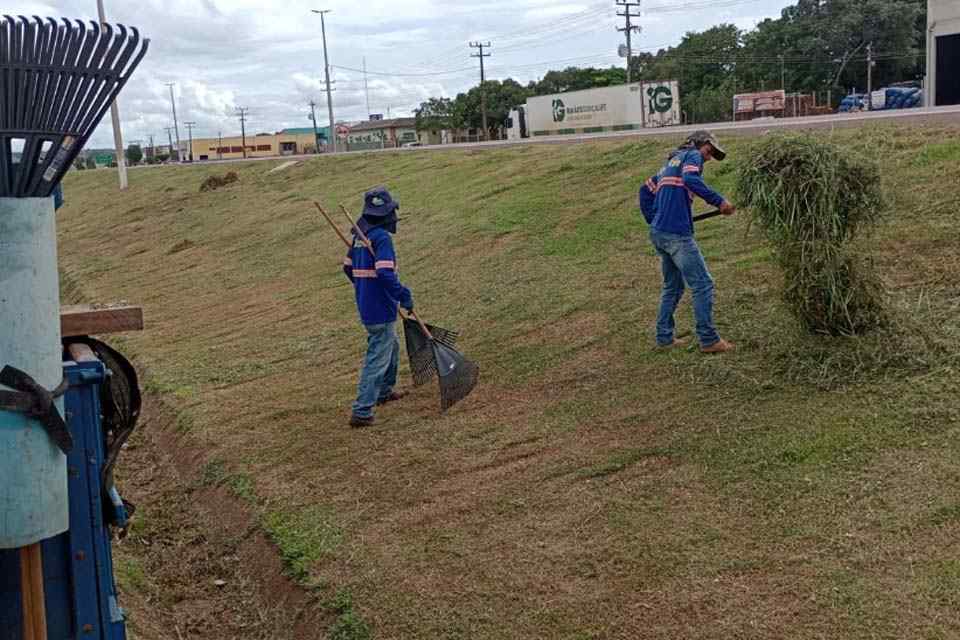 Prefeitura de Pimenta Bueno Intensifica Serviços de Limpeza Urbana 