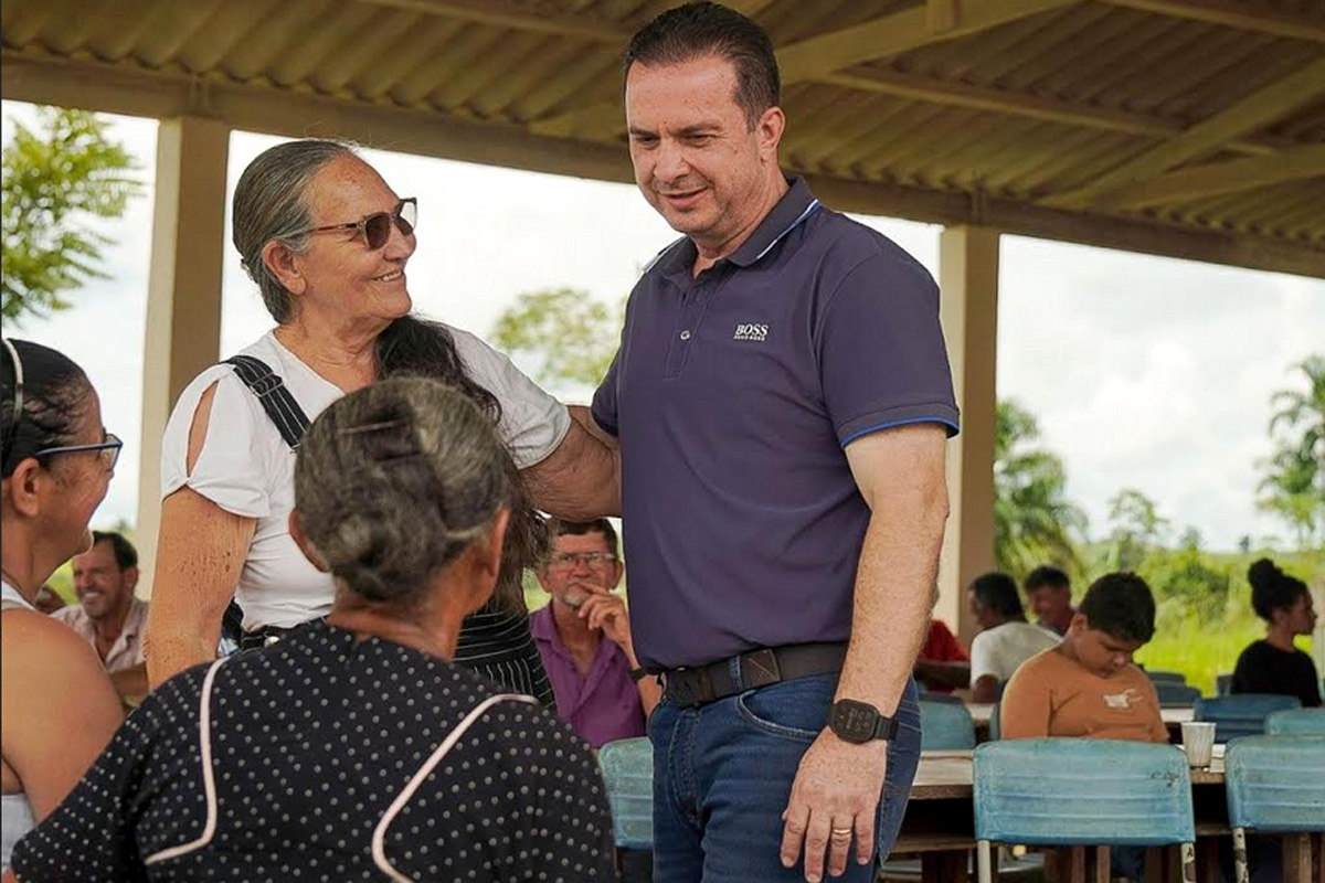 Dr. Luís do Hospital entrega trator e reforça apoio aos produtores de Vale do Anari