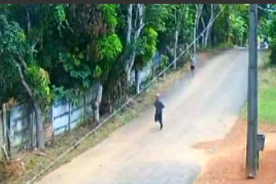 Adolescentes de 15 e 16 anos são atacados a tiros por ocupantes de carro