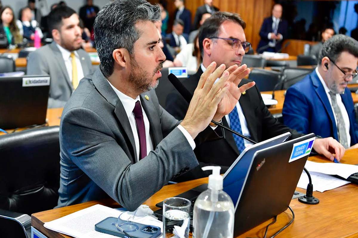Marcos Rogério e Flávio Bolsonaro articulam endurecimento de penas para ataques ao sistema de transportes