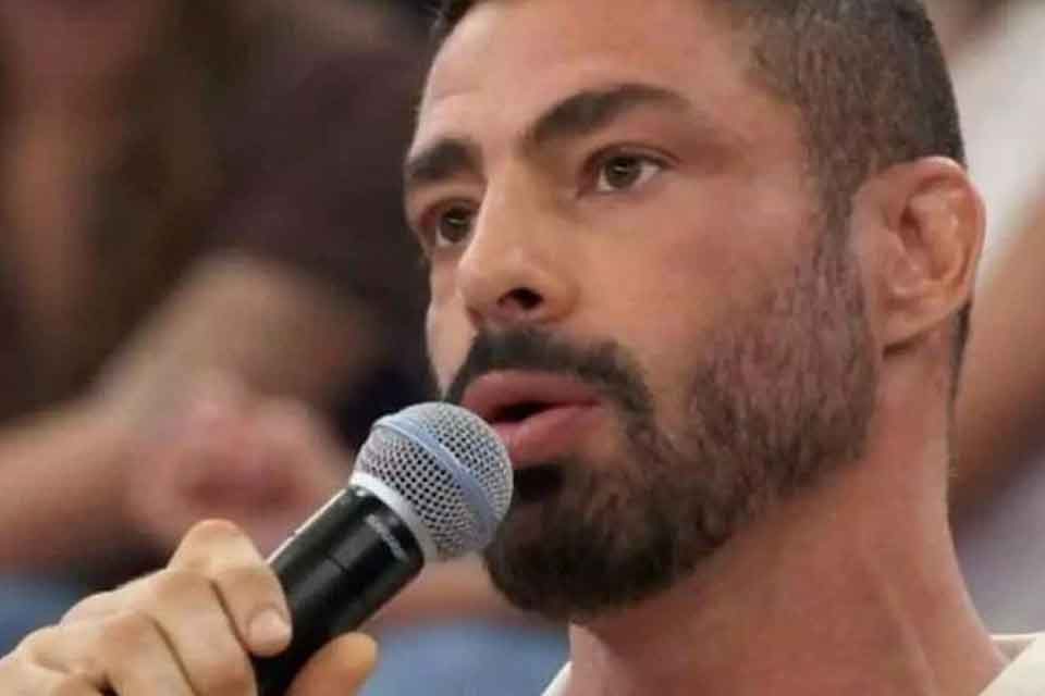 Cauã Reymond fala sobre infância difícil e revela que mãe era HIV positivo: “Sofri muito bullying”