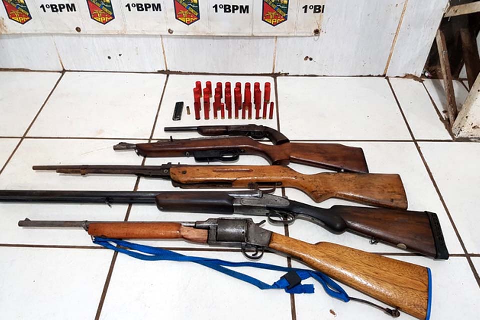 Polícia prende homem com 5 armas e munições em casa no KM 70 da BR 319