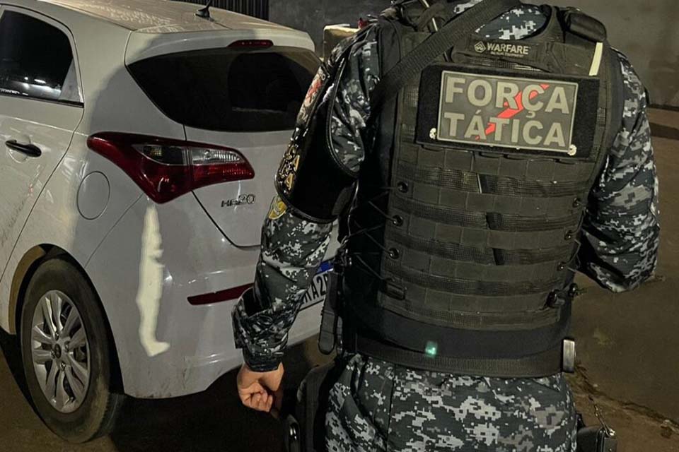 Homem foge e deixa mulher ser presa com arma de fogo na BR-319