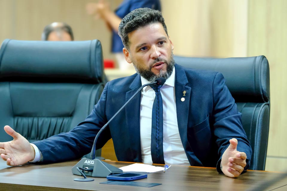 Deputado Delegado Camargo repudia fala do senador Confúcio Moura sobre os 45 anos do PT