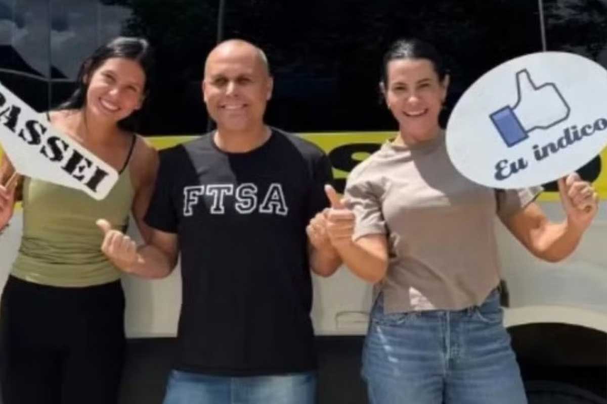 Ana Castela comemora nova habilitação ao lado da mãe: “Passamos”