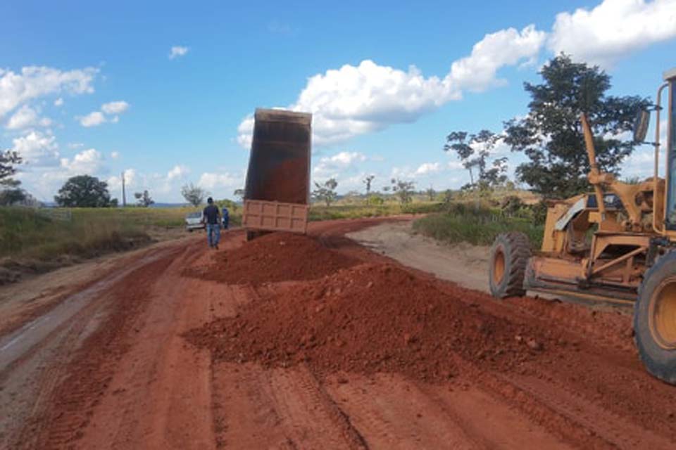 Parceria do Governo de Rondônia com produtores rurais resulta na recuperação da RO-370 e promove escoamento de produção