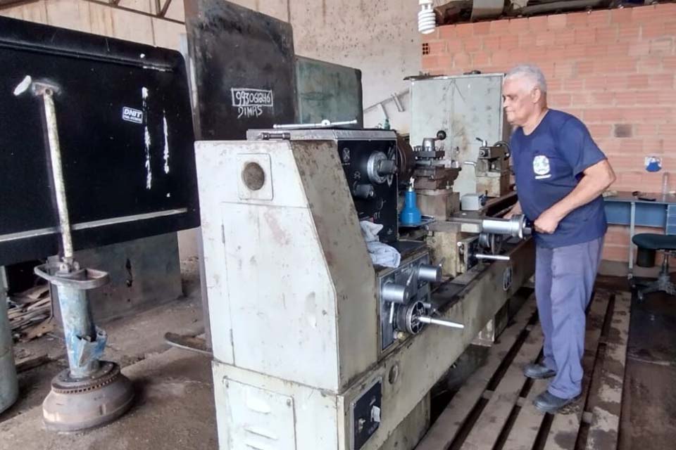 Oficina mecânica da Secretaria Municipal de Obras e Serviços Públicos traz economia ao município 