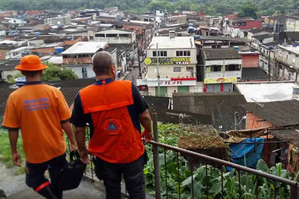 Tempestade atinge o Guarujá, causa alagamentos e deixa 12 desabrigados