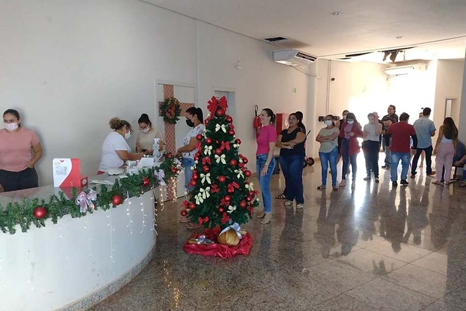 Funcionários da prefeitura realizam teste rápido para covid-19