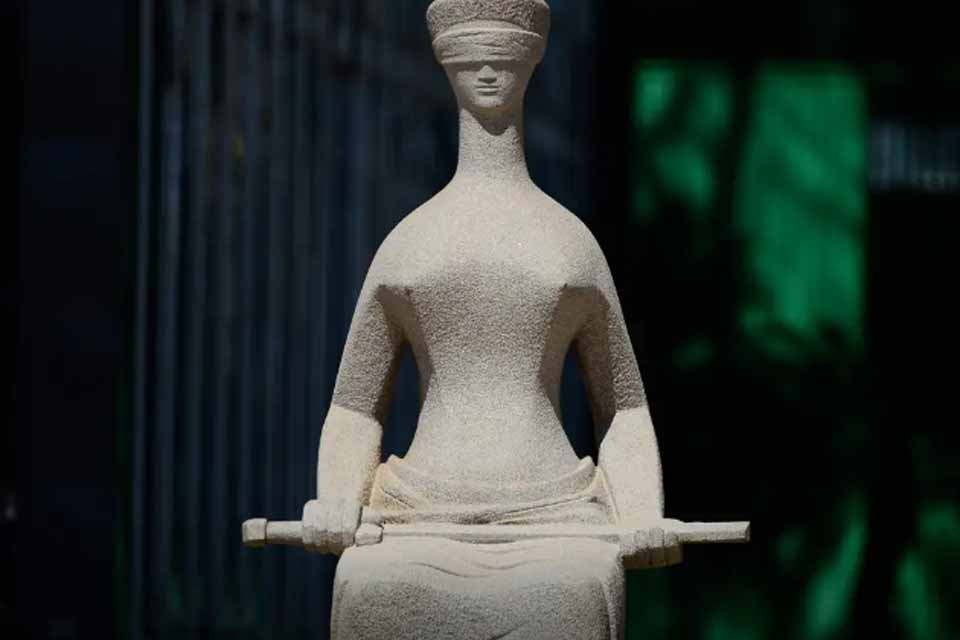 STJ afasta cautelarmente ministro acusado de importunação sexual