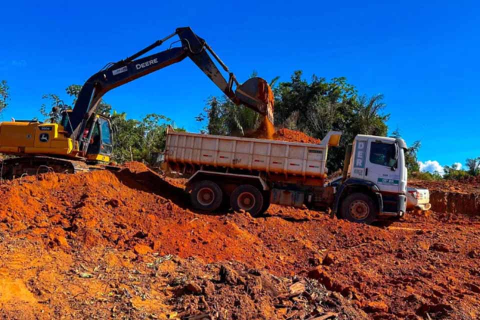 RO-133 passa por recuperação em 82 km entre Machadinho do Oeste e o Porto 2 de Novembro