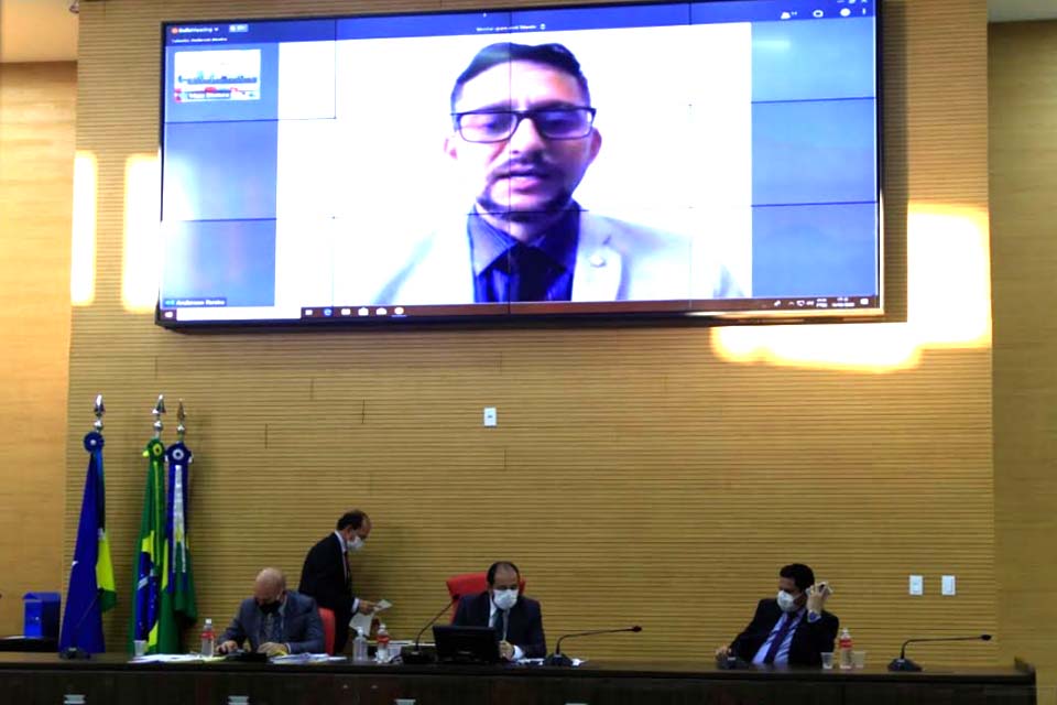 Deputado Anderson deseja boas-vindas a novo diretor do DER e questiona empecilho de médico em receitar uso de cloroquina no hospital regional de Guajará