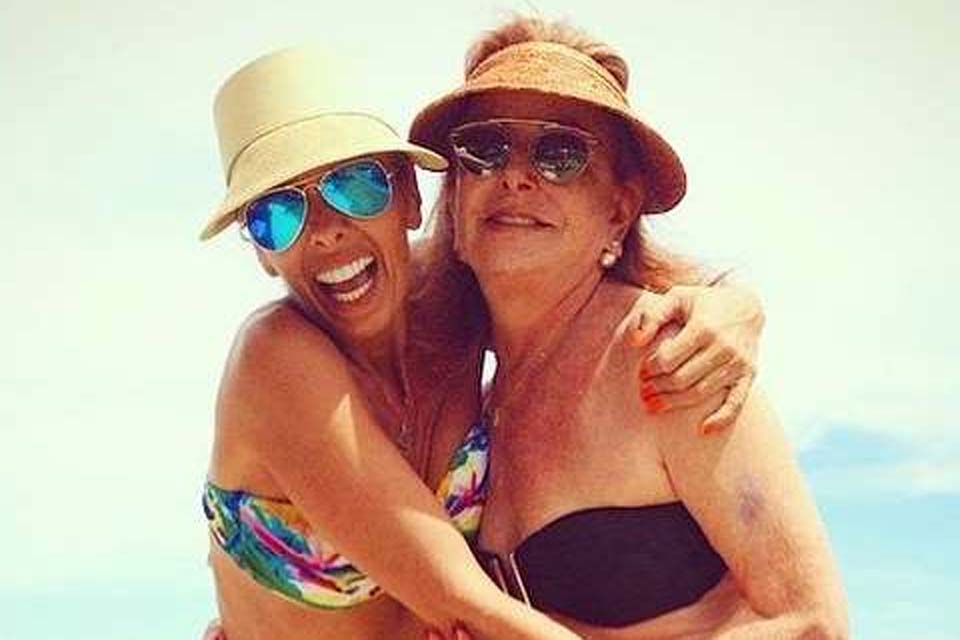 Adriane Galisteu diz que sogra está internada em estado grave com coronavírus