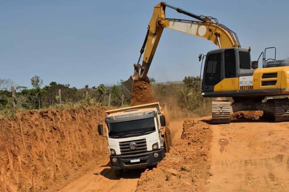 Recuperação e manutenção da RO-484 garantem trafegabilidade e fortalecimento do agronegócio em Santa Luzia do Oeste