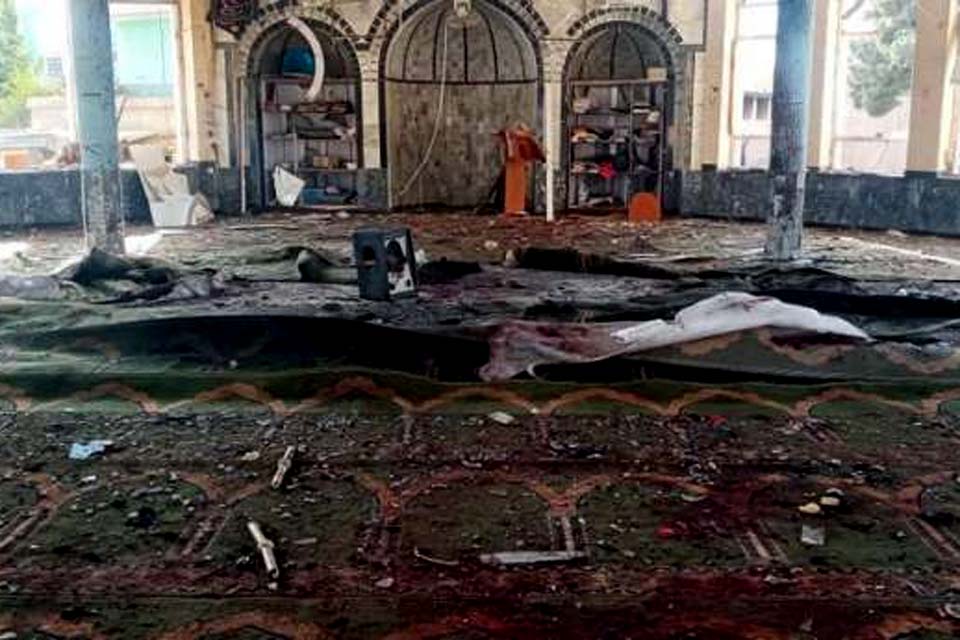 Explosão em mesquita deixa ao menos 100 mortos e feridos no Afeganistão