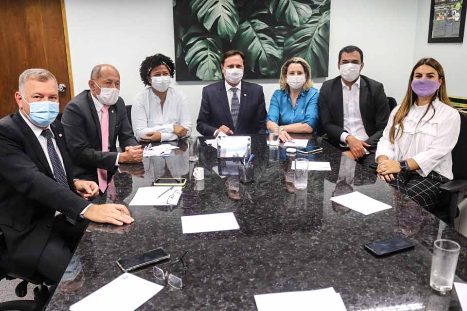 Bancada federal de Rondônia, viabiliza o envio de centenas de cilindros de oxigênio para reforçar o estoque de Rondônia