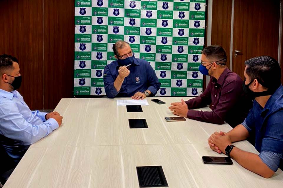  Anderson participa de reunião com secretário da SEJUS e anuncia emenda de mais de 1 milhão de Reais