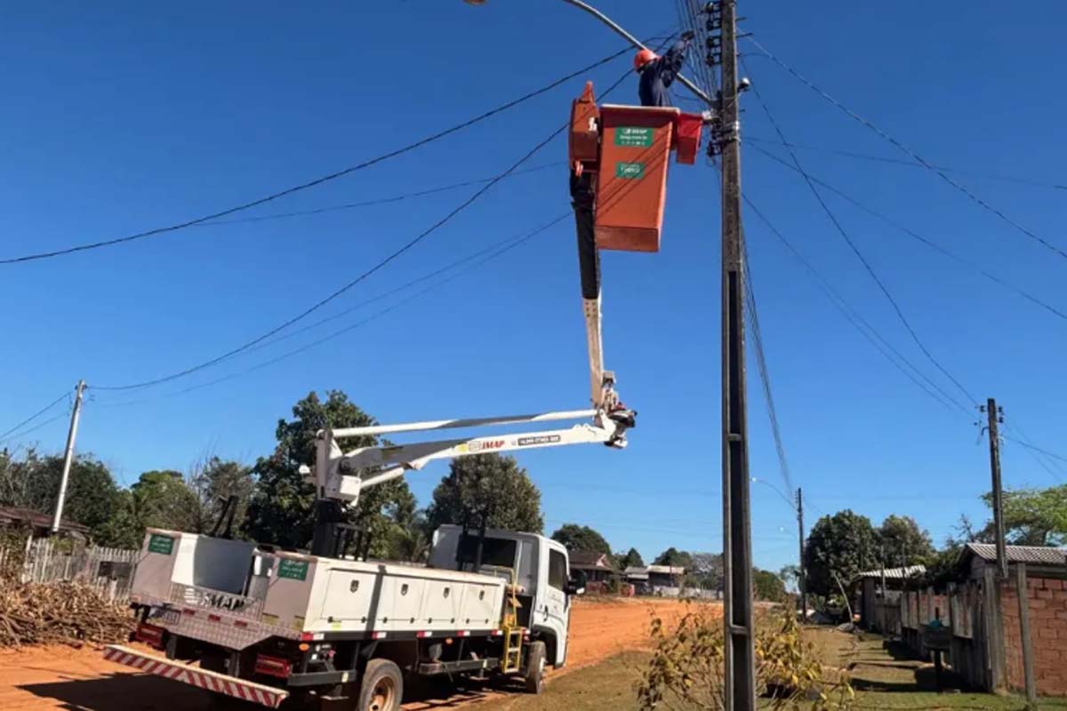 Semod executa a manutenção na iluminação pública nas ruas do Pacarana