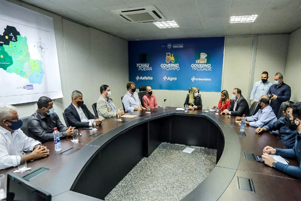 Presidente Alex Redano discute investimentos nos municípios com chefe da Casa Civil