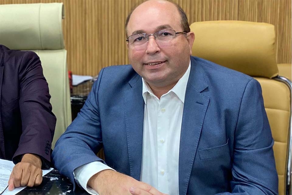 Edwilson Negreiros solicita e consegue ajuste em rota de ônibus escolar para atender aluno PCD