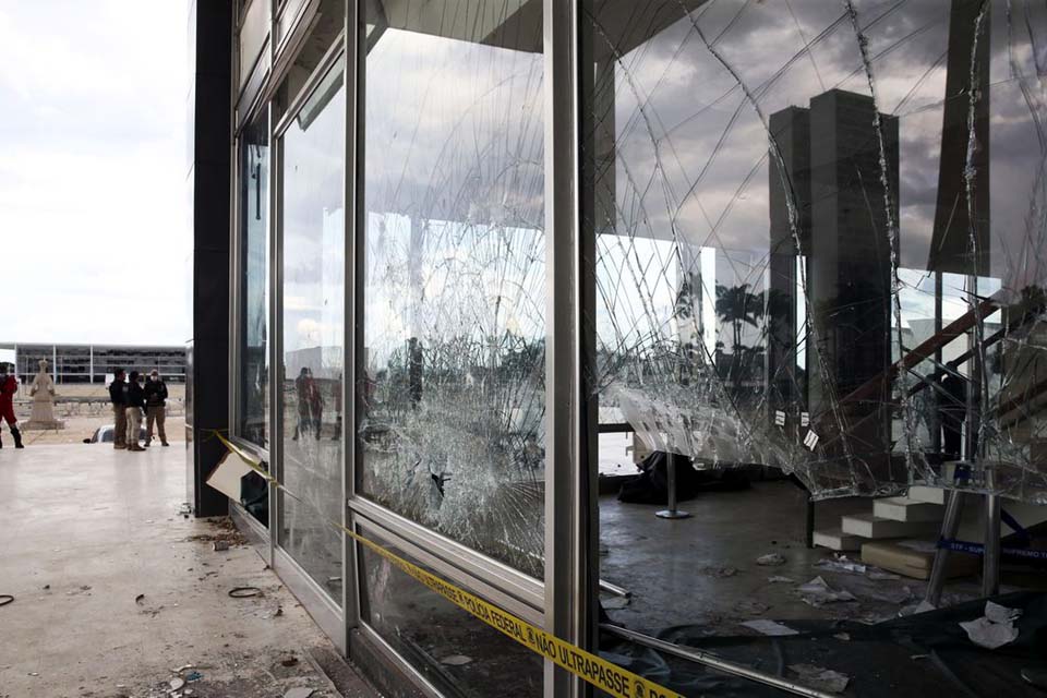 PGR oferece denúncia contra 80 pessoas presas em atos golpistas