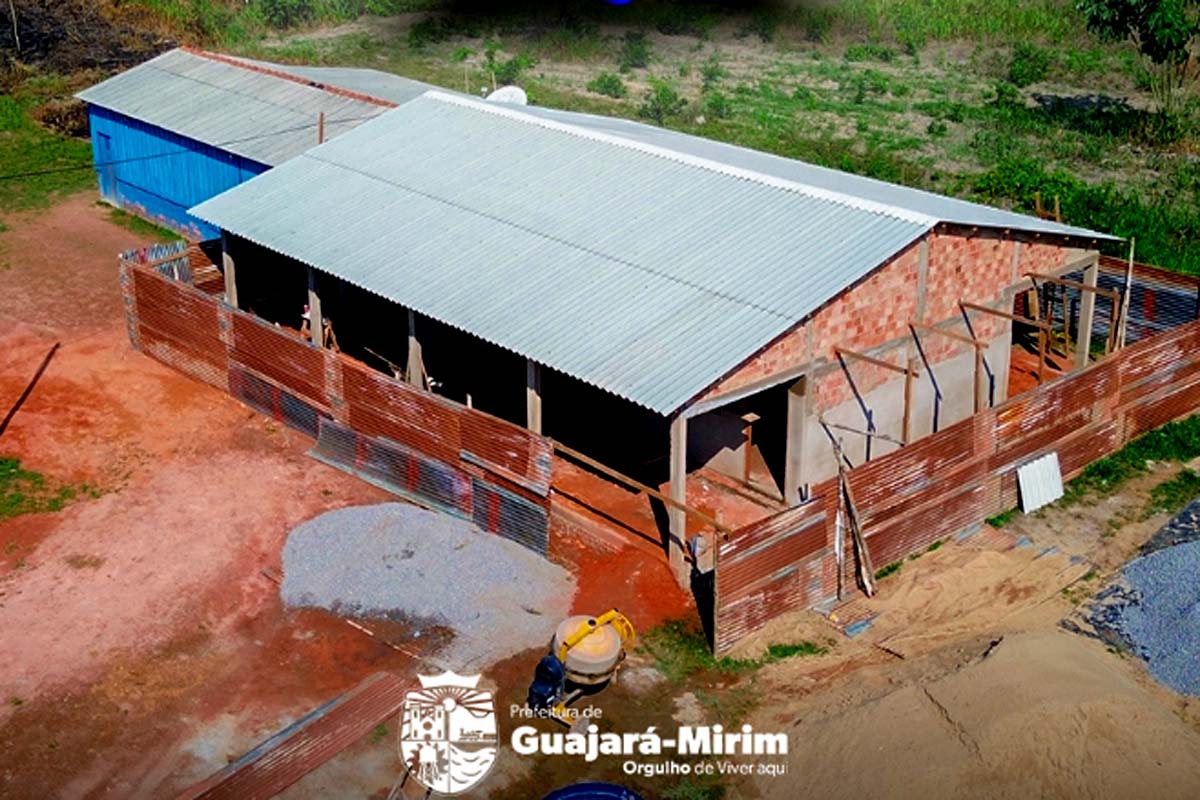 Prefeitura avança na construção da primeira escola dentro da Reserva Extrativista do Rio Ouro Preto