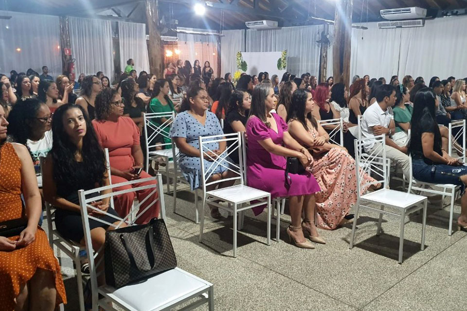 Secretaria de educação promove ação em homenagem ao dia do Professor