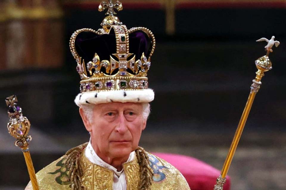 “Não venho para ser servido, mas para servir”, diz rei Charles III