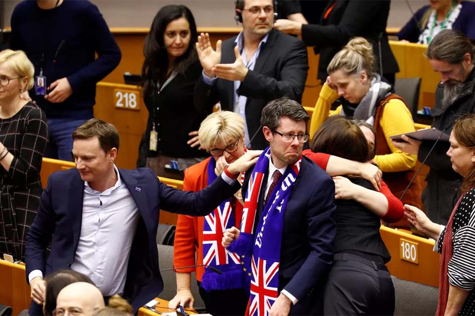 Parlamento Europeu ratifica acordo do Brexit e abre caminho para saída do Reino Unido