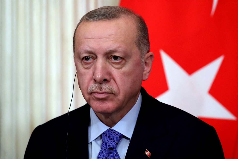 Erdogan felicita Putin e volta a oferecer mediação para guerra na Ucrânia