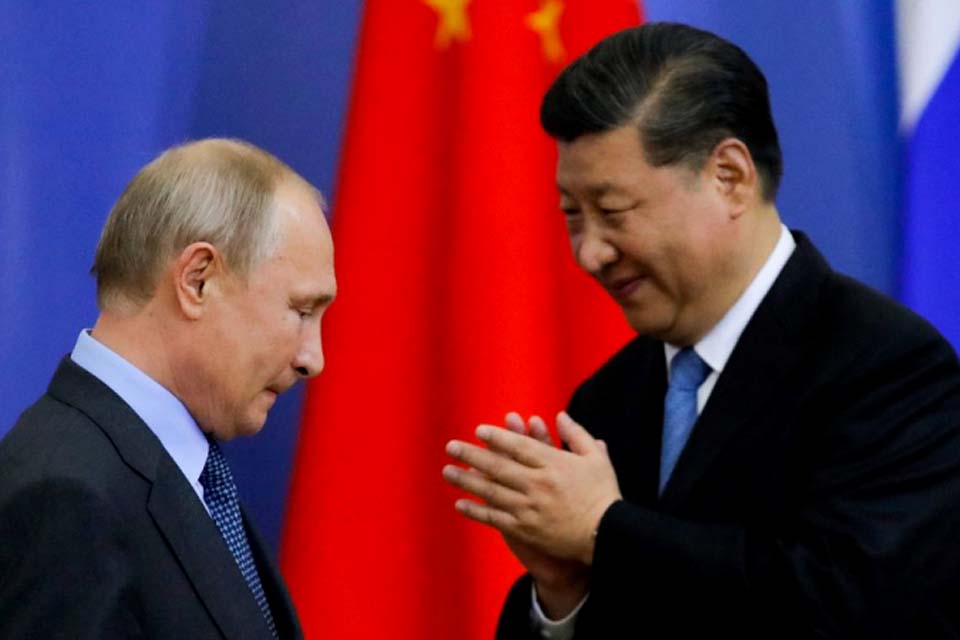 Xi Jinping encerra visita à Rússia sem avanços para paz na Ucrânia