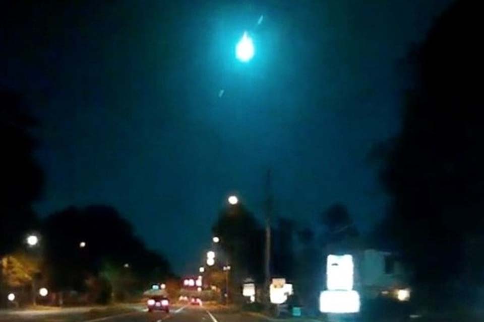 Motorista filma queda de meteoro na Flórida