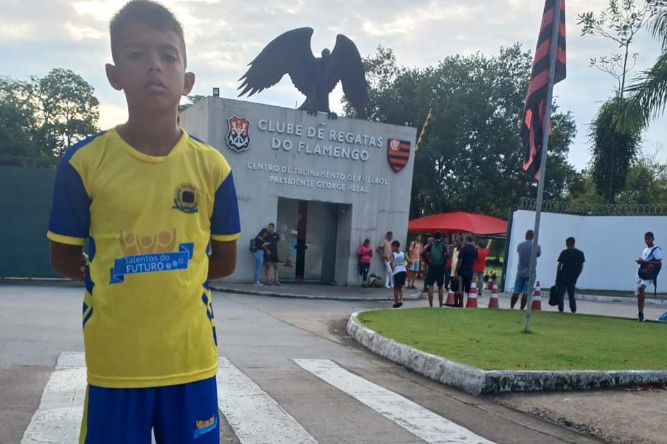 Em busca do sonho no futebol, Albert José participa de testes no time do Flamengo