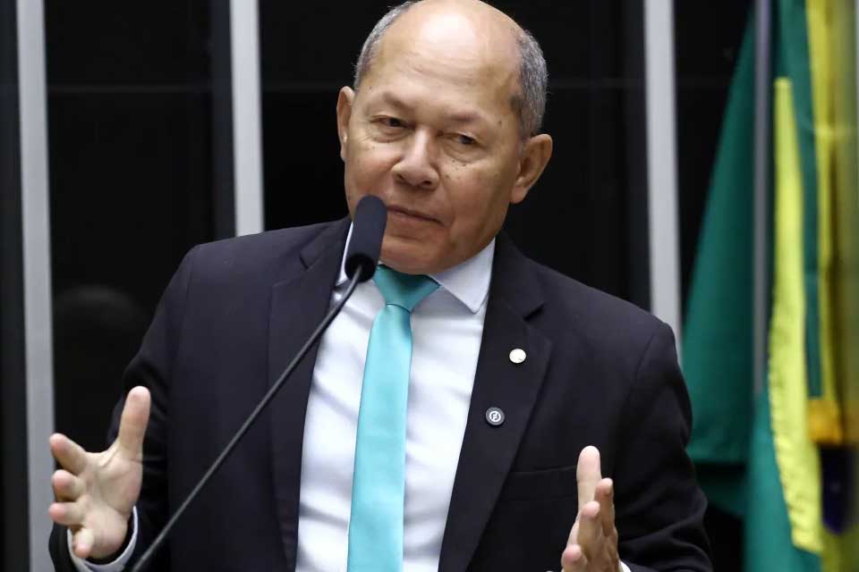 Após denúncias de que parentes receberam mais de R$ 2 milhões em seu gabinete, MP pede “apuração rigorosa” ao TCU contra Chrisóstomo