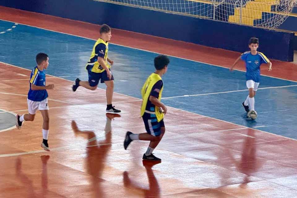 Intercâmbio entre escolinhas de futsal movimentam futsal de base em Jaru