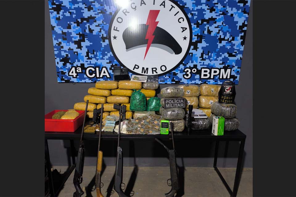 Operação da PM apreende mais de 45 kg de drogas, armas e dinheiro