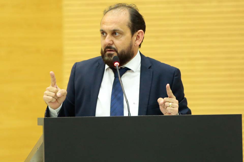 Deputado Laerte Gomes destaca a mudança na Secretaria Municipal da Saúde de Ji-Paraná