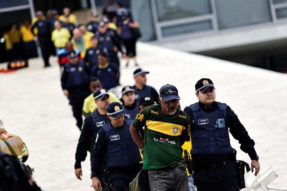 Polícia Federal cumpre mandados de prisão contra participantes de atos golpistas