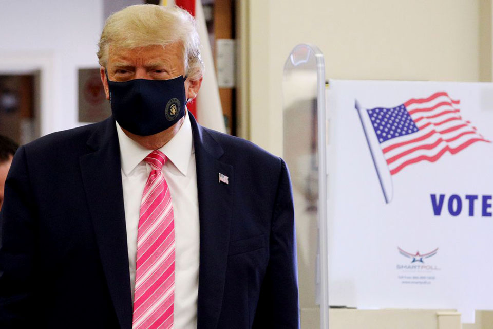 Casos de coronavírus nos EUA aumentam às vésperas da eleição