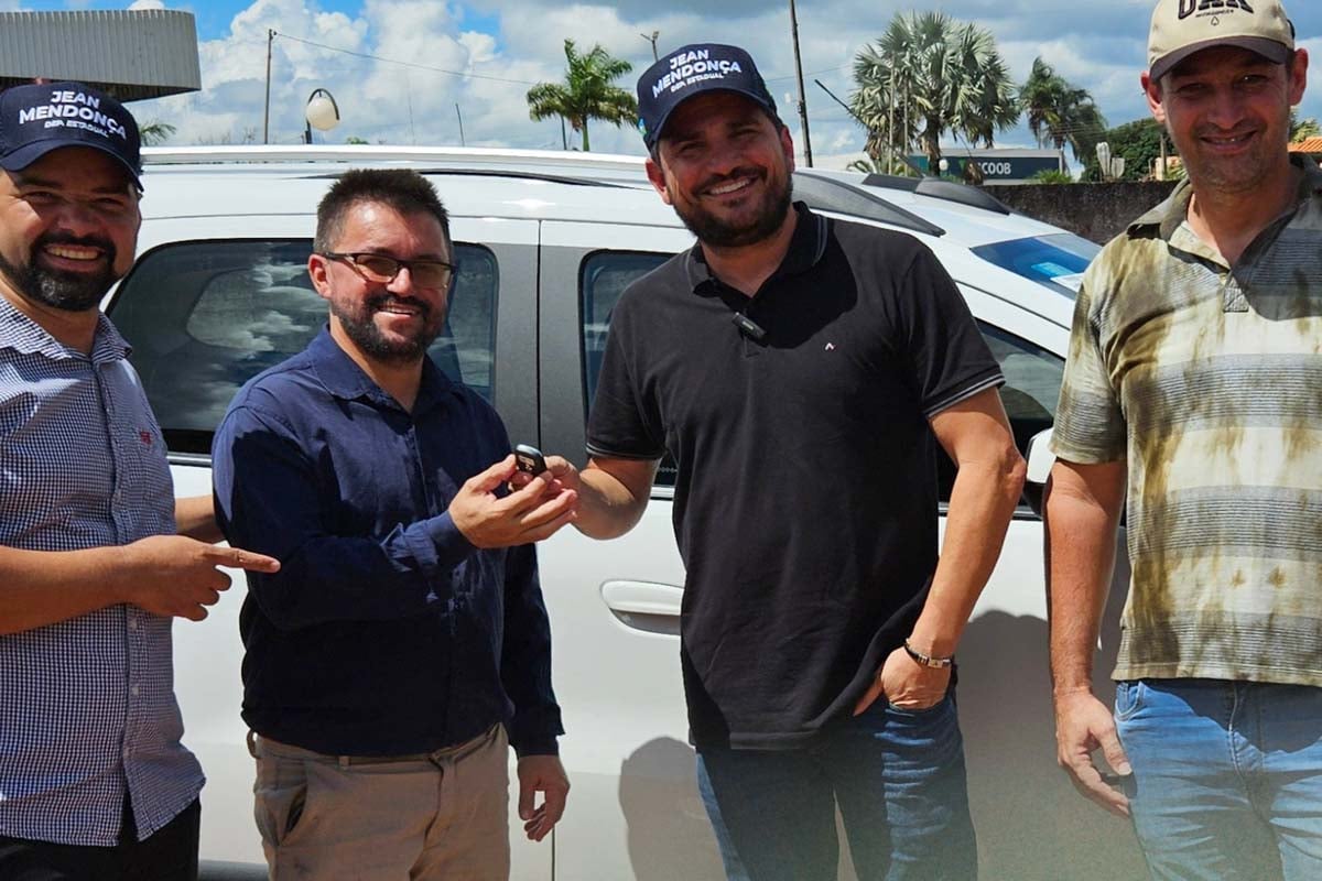 Deputado Jean Mendonça entrega veículo para saúde em Parecis com recursos de emenda parlamentar