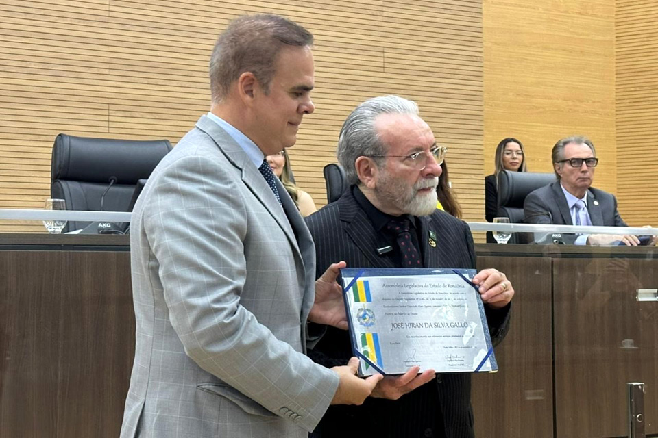 Deputado Alan Queiroz realiza sessão solene e homenageia Dr. José Hiran Gallo com Título de Honra ao Mérito